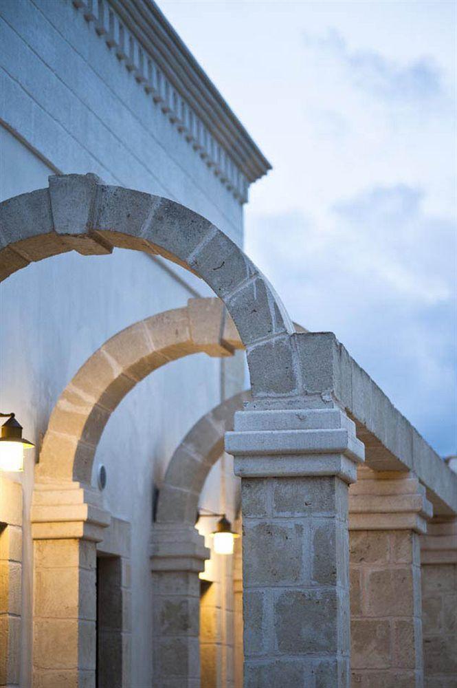Hostal Donna Lucrezia Pezze Di Greco Exterior foto